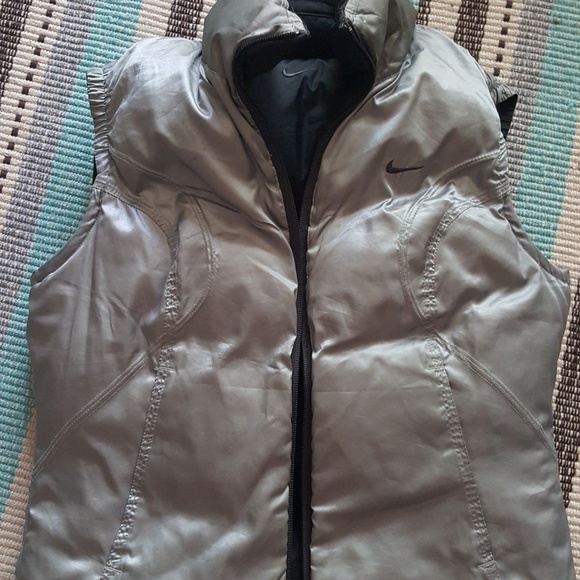Vintage Reversible Nike Puffer Vest - Picture 2 of 2